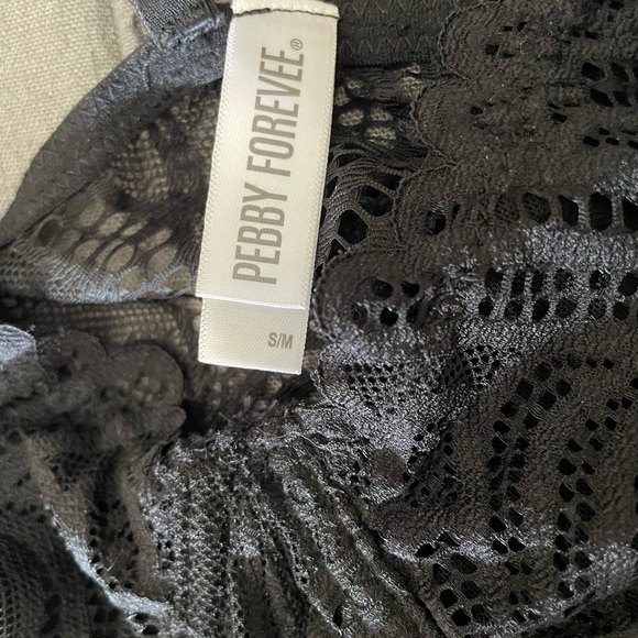 Elegant Black Lace Bralette - Picture 6 of 6